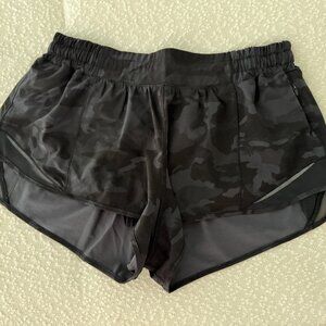 Lululemon Hotty Hot shorts Low Rise 2.5